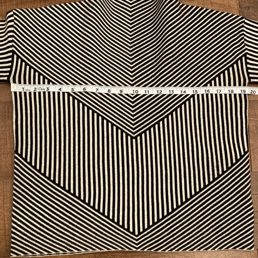 Tahari Mock Neck Sweater Contemporary Black and White Stripes Women’s S - Picture 5 of 8